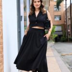 Conjunto colete e saia evase