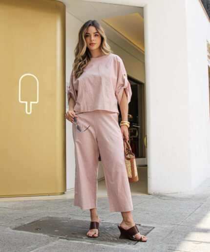 Conjunto em Linho Blusa com martingale e calça