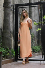 Vestido Midi Decote V - Imagem 2