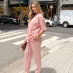 Conjunto de Blusa com recorte e Calça