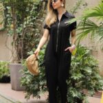 Macacão com zíper frontal