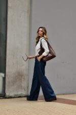 Calça Jeans Detalhe no Bolso