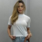 T-Shirt com Gola Alta
