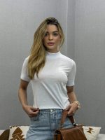 T-Shirt com Gola Alta
